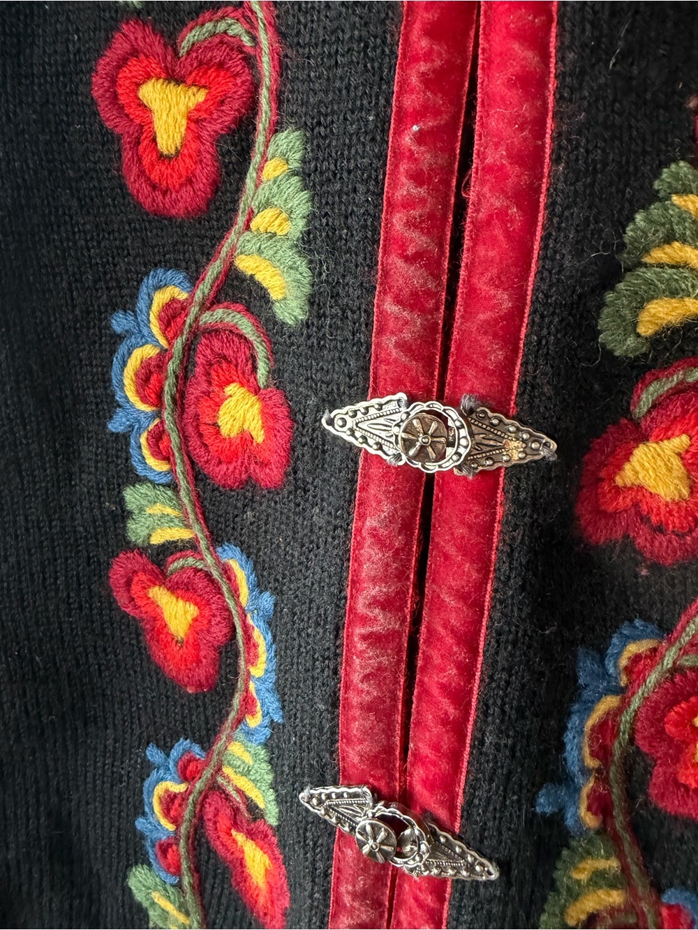 Vrikke vintage colorful 100% wool Norwegian metal clasp knit vest Women’s sz L - Picture 2 of 6